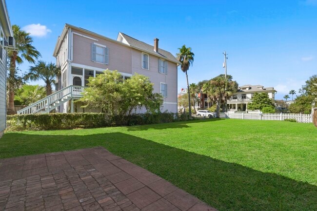 Building Photo - 1415 Avenue H