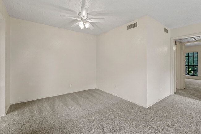 Building Photo - 15221 Berry Trail