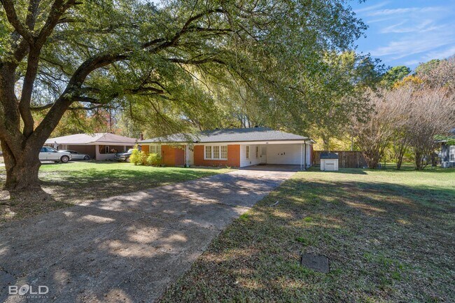 Building Photo - Cute 3 Bedroom 1.5 Bath