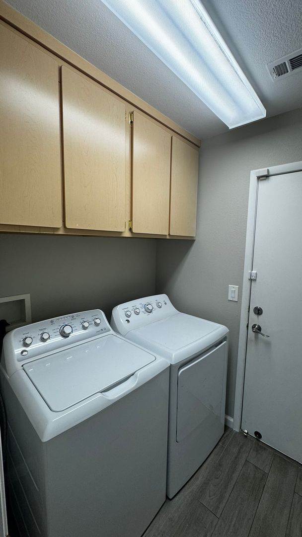 Building Photo - SW Single Story ONLY $1998