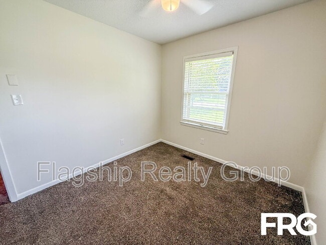 Building Photo - 910 Holloman St