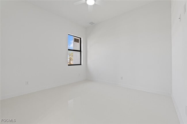 Building Photo - 3808 10th St SW