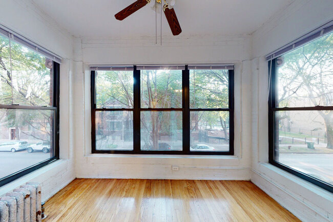 Sun-room - 5335-5337 S. Woodlawn Avenue