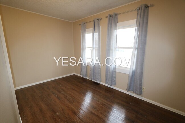 Building Photo - 112-112 Melrose Ct