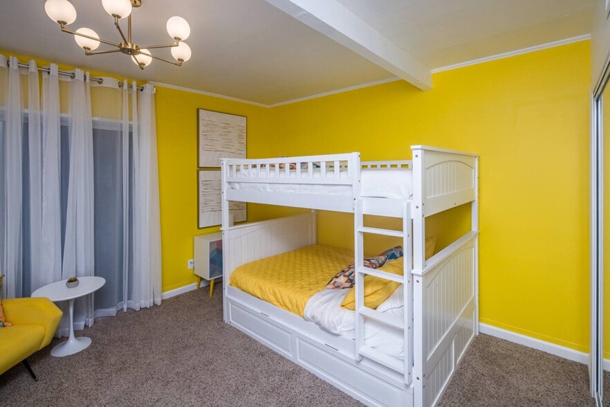 Building Photo - 2906 Castaway Dr