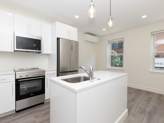 Building Photo - 46 Melrose St