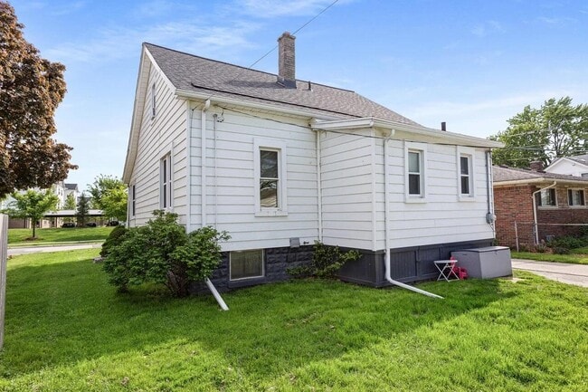 Building Photo - 22713 Lanse St