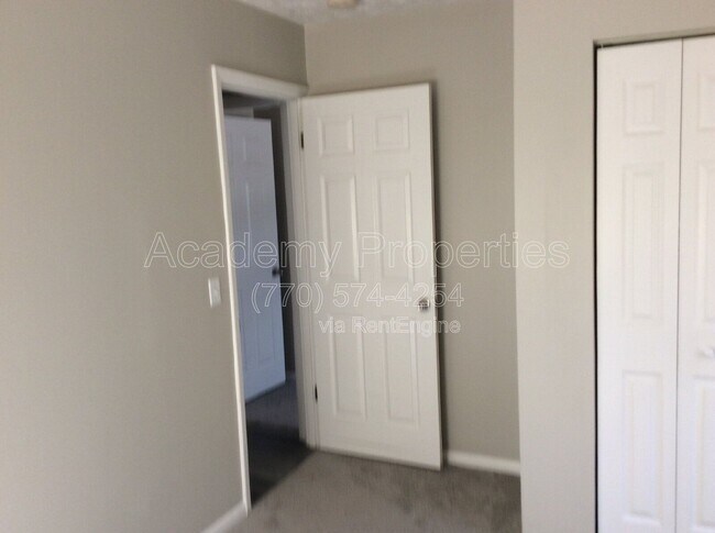 Building Photo - 6774 Valley Hill Ct