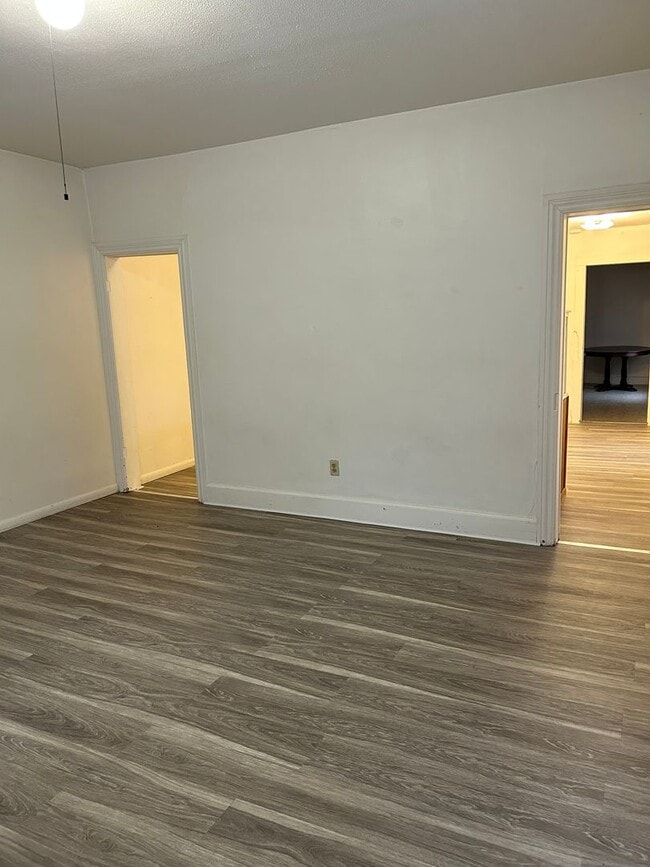 Building Photo - One bedroom apartment