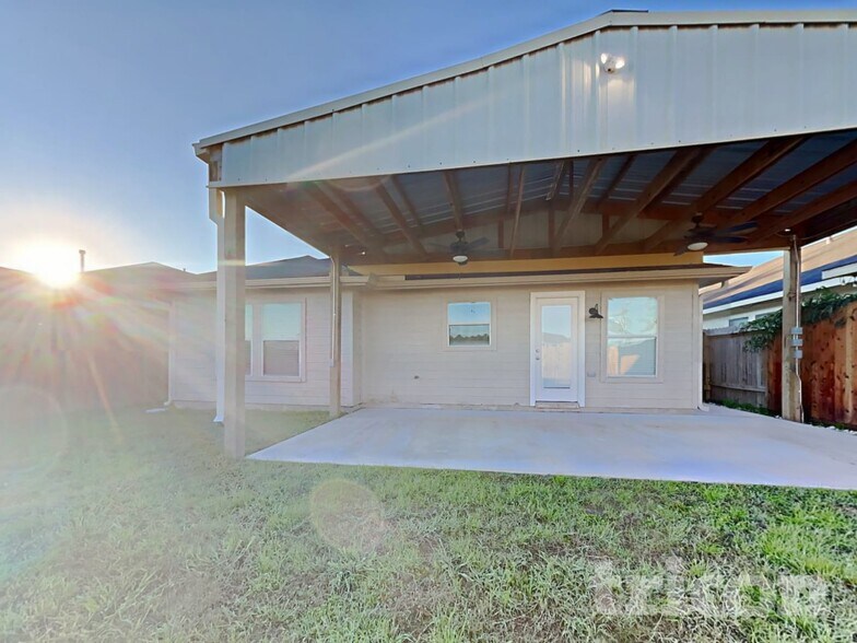 Building Photo - 315 Annatto Ln