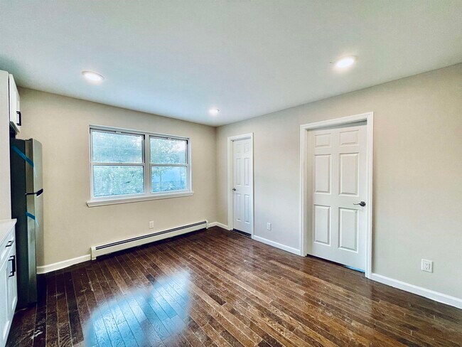 Building Photo - 1607 Kerrigan Ave