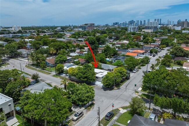 Building Photo - 1701 NW 19th Ave