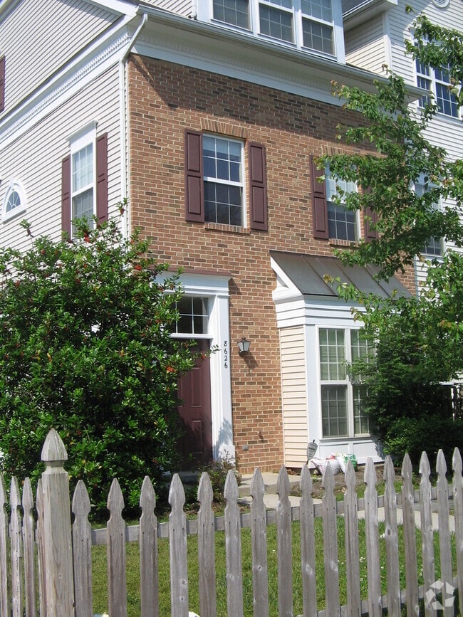 Building Photo - Odenton, 3 level twhs, end unit, Master su...