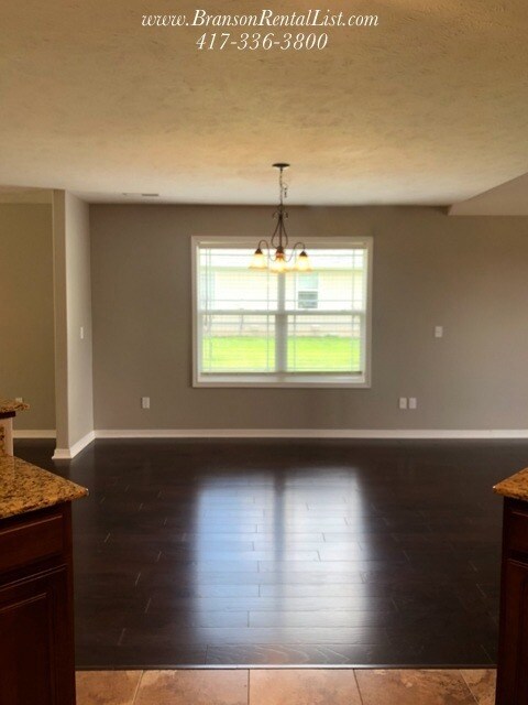 Building Photo - Over 2,000 sqft on one level