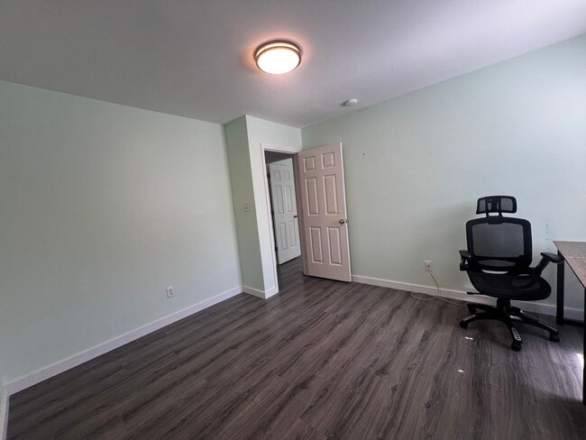 Building Photo - 106 Dunwoody Dr