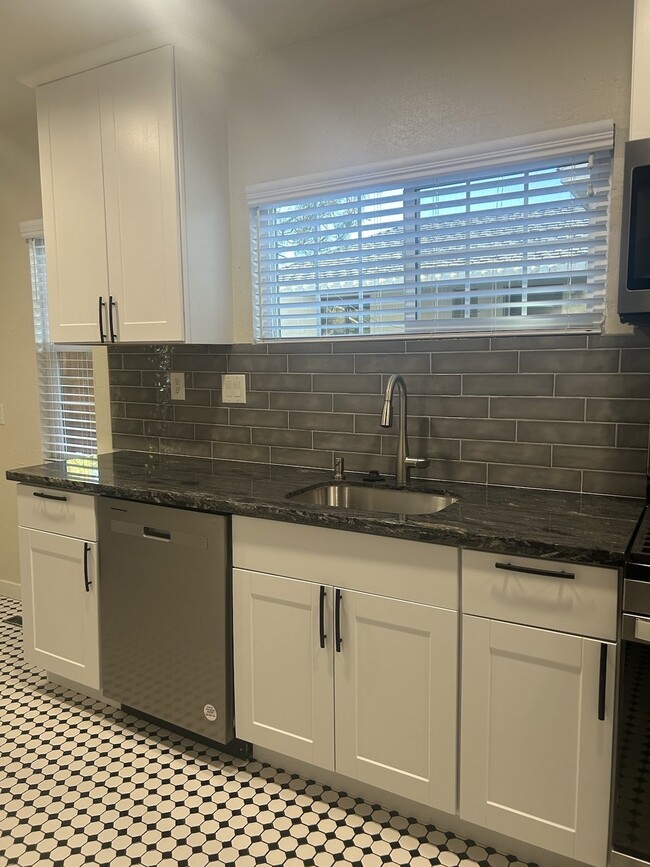 Building Photo - 1601 Plumas St