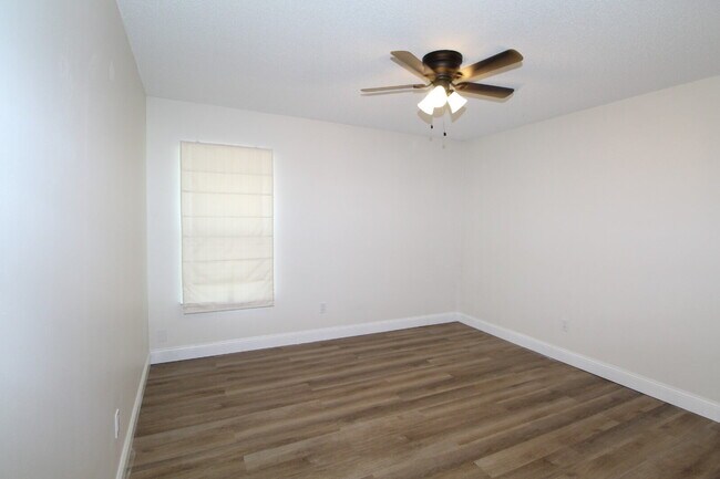 Building Photo - Charming Renovated Cottage with Granite, S...