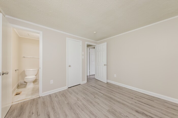 Building Photo - 1404 Waterloo Dr