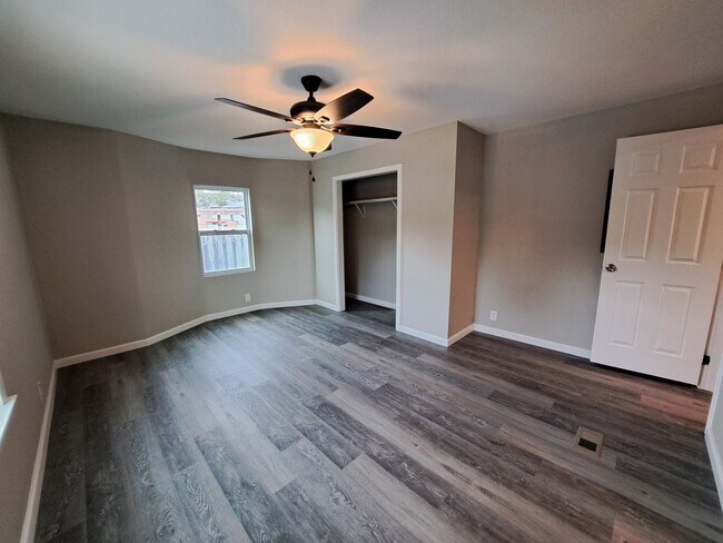 Building Photo - Nicely Renovated 3BR/2BA Mobile Home in Ba...