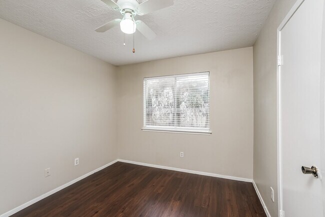 Building Photo - 21035 Rivershadows Ln