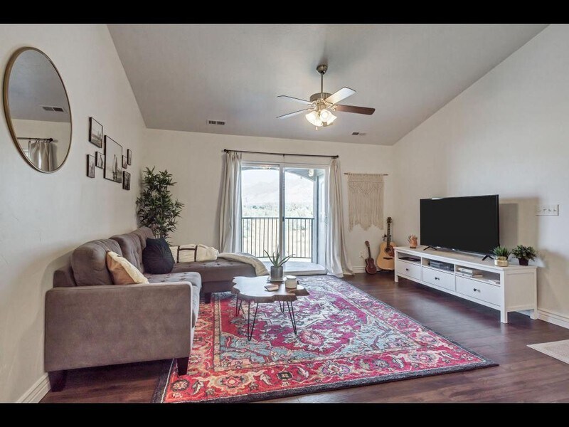 Building Photo - 986 W 270 S