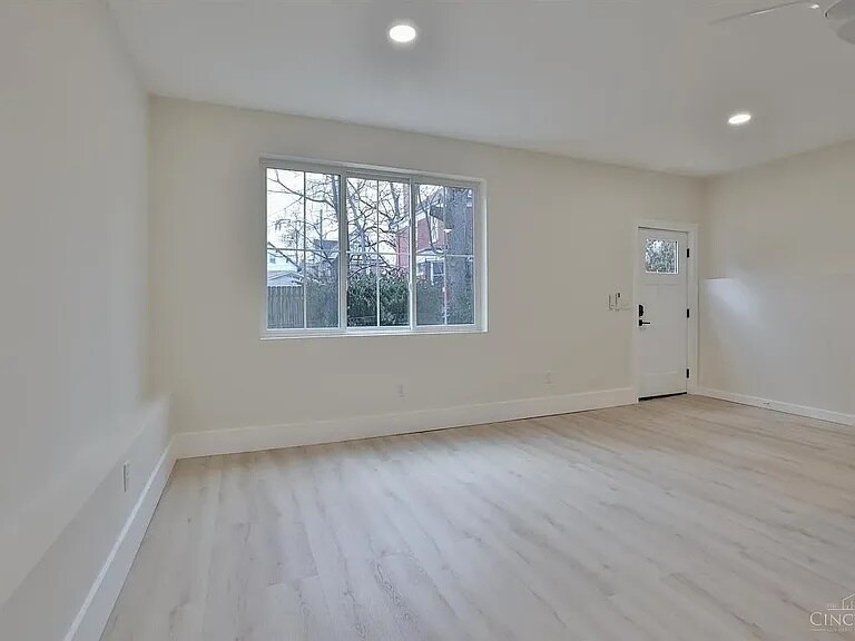 Building Photo - 227 Kinsey Ave