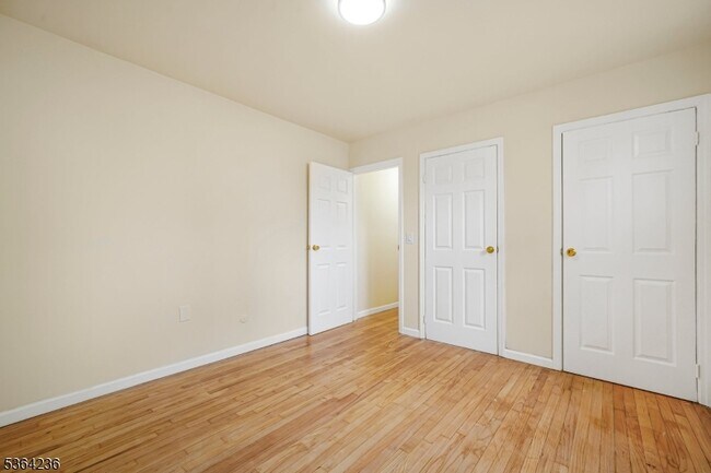 Building Photo - 153 Garden Ave