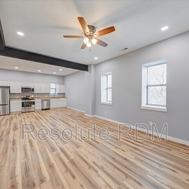 Building Photo - 804 N Locke St