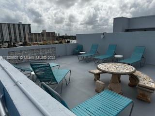Building Photo - 320 S Surf Rd