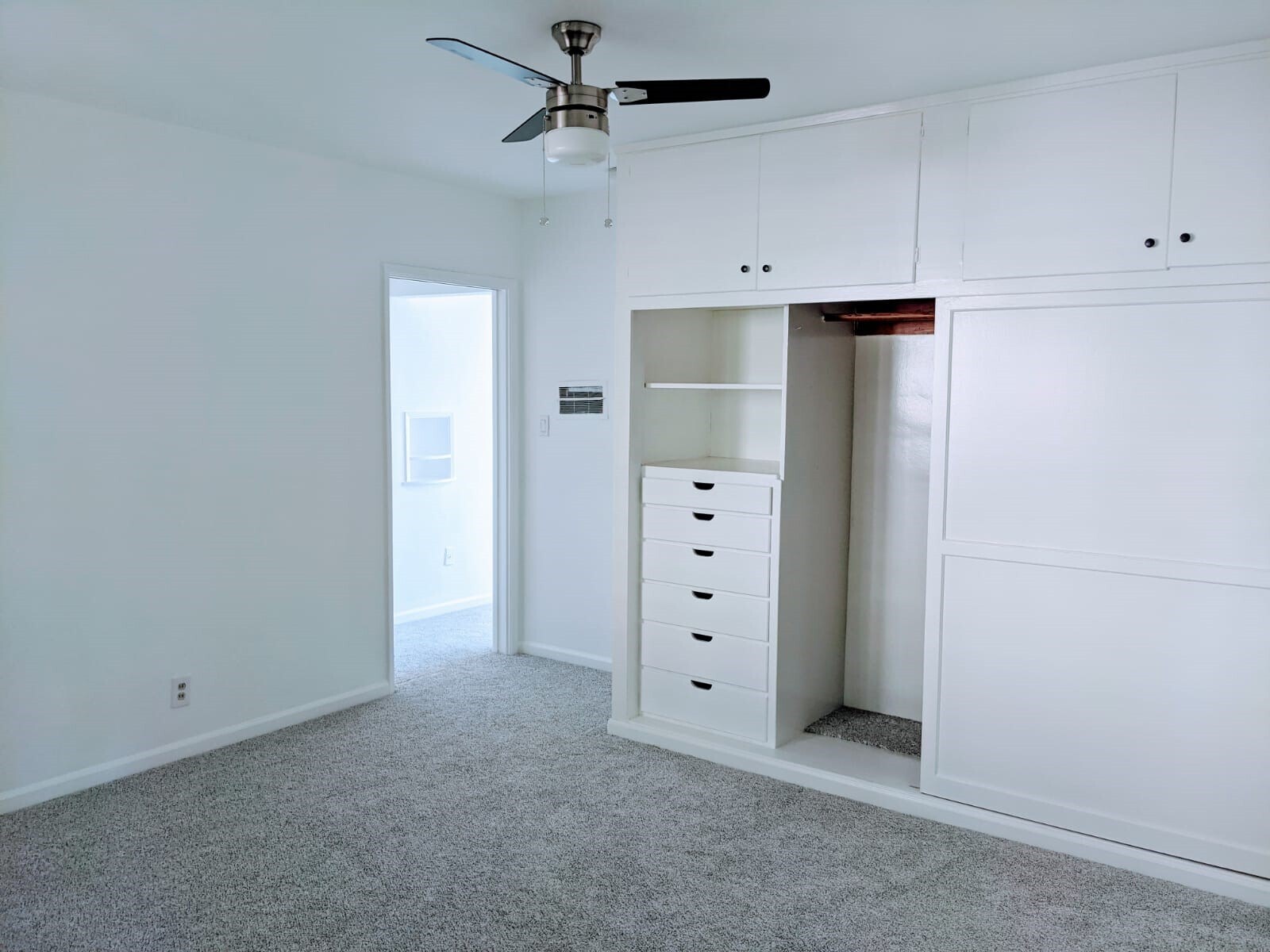 Bedroom with built-in storage - 3918 Park Pl