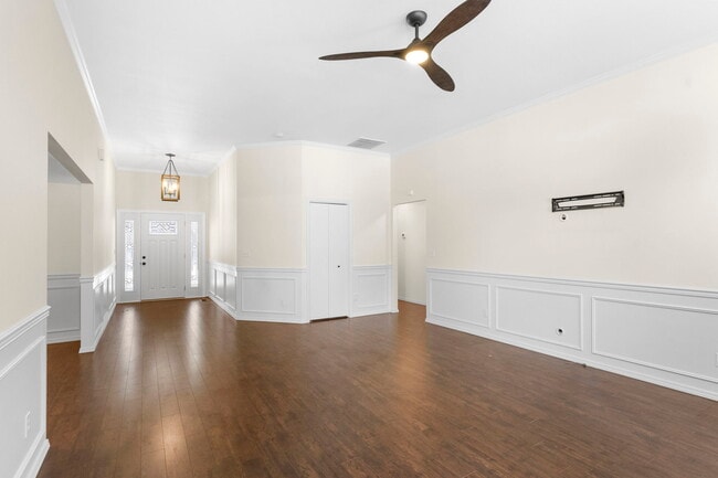 Building Photo - 8290 N Uplands Dr