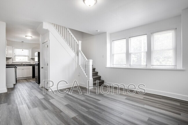 Building Photo - 2960 N Park Ave