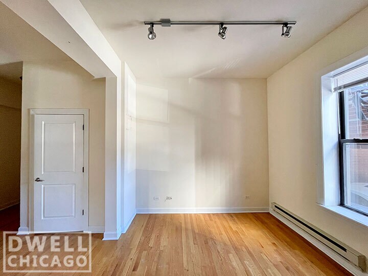 Building Photo - 4750 N Sheridan Rd