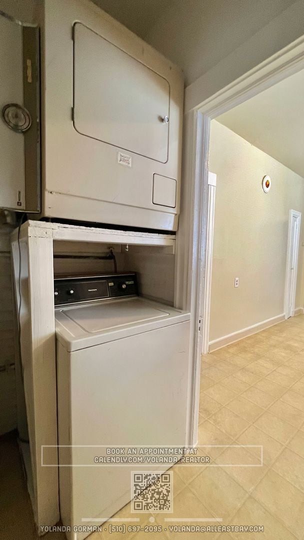 Building Photo - Charming Duplex Lower Unit – 2bd 1ba Nestl...