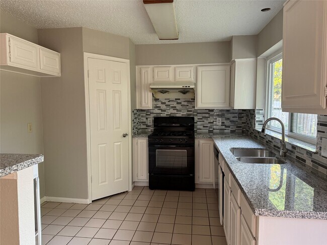 Building Photo - 3610 Bartons Ln