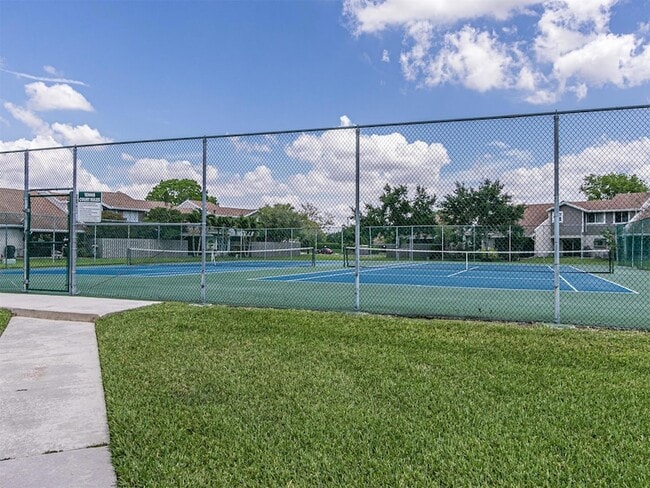 Building Photo - 556 Woodgate Cir