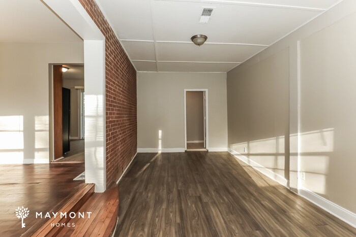 Building Photo - 6059 Holiday Blvd