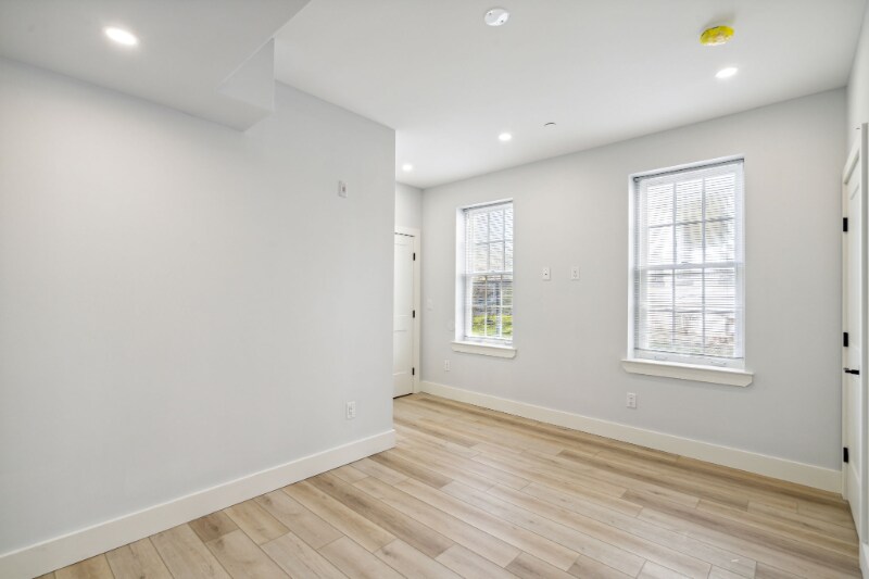 Building Photo - 3439 Lancaster Ave