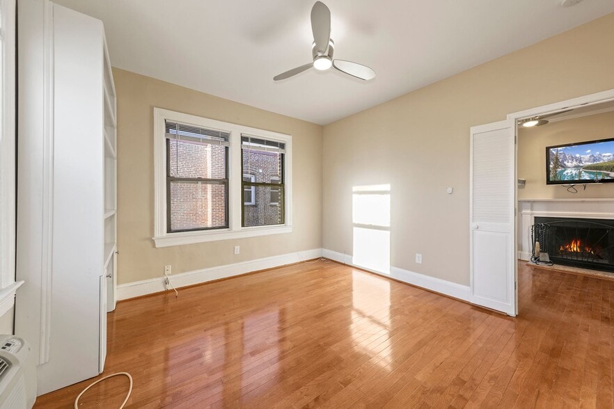 Open & spacious Living room area - 3616 Connecticut Ave NW
