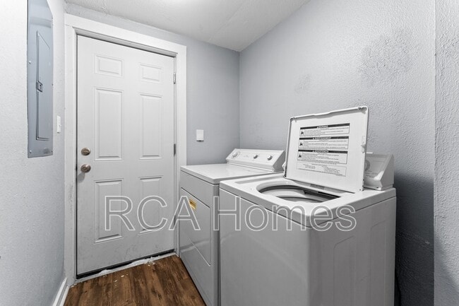 Building Photo - 1535 Draper St