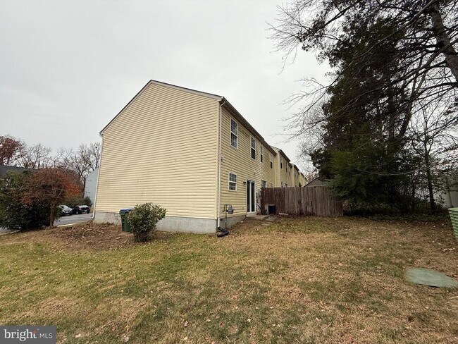 Building Photo - 4345 Normandy Ct