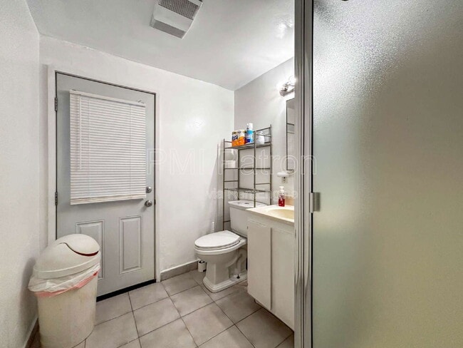 Building Photo - 26 69th Pl