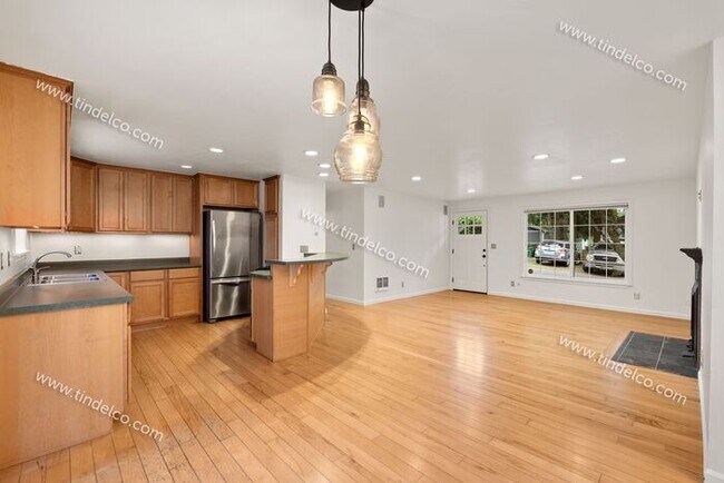 Building Photo - Beautiful 3-Bedroom, 2-Bath Home in Multno...