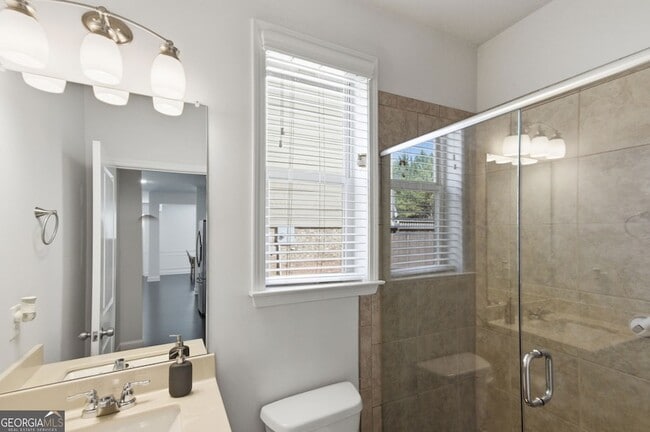 Building Photo - 1415 Dahlia Dr