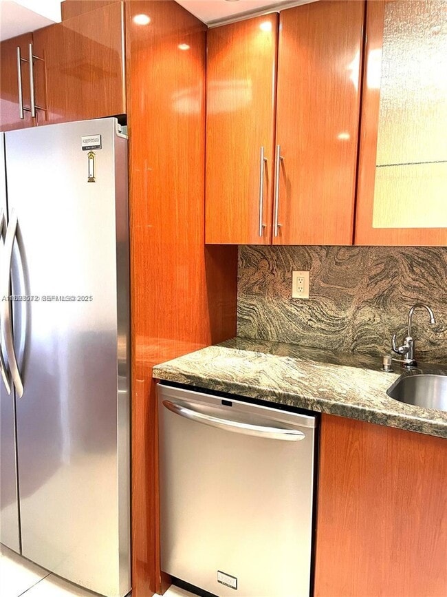 Building Photo - 210 174th St