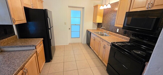 Building Photo - 58 Tropical Dr