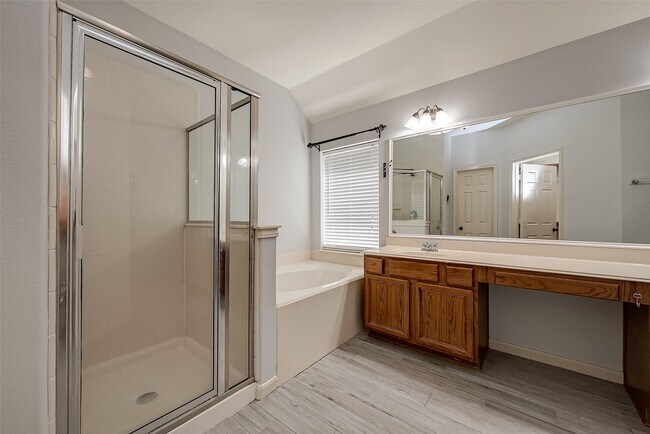 Building Photo - 18302 N Elizabeth Shore Loop