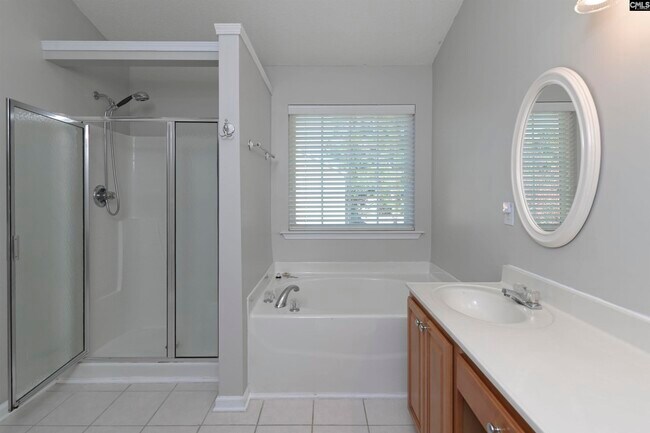 Building Photo - 101 Water Hickory Way