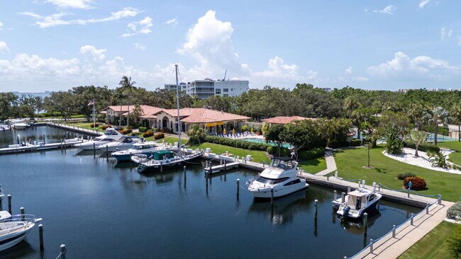 Building Photo - One of Longboat Key’s premier waterfront c...