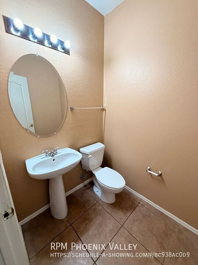 Building Photo - 17130 W Lundberg St